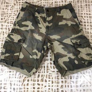 Aeropostale men cargo shorts size 33